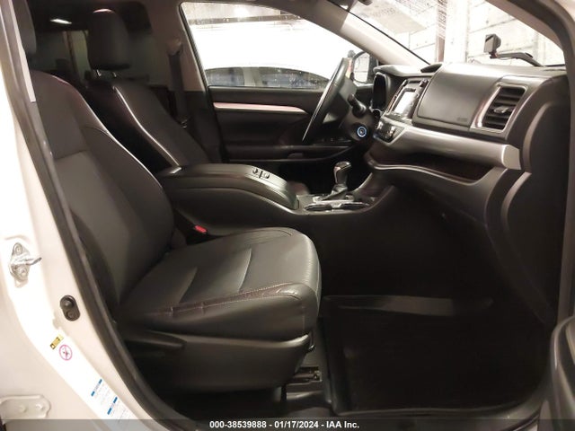 2015 TOYOTA HIGHLANDER LE PLUS V6 VIN: 5TDBKRFH2FS221965