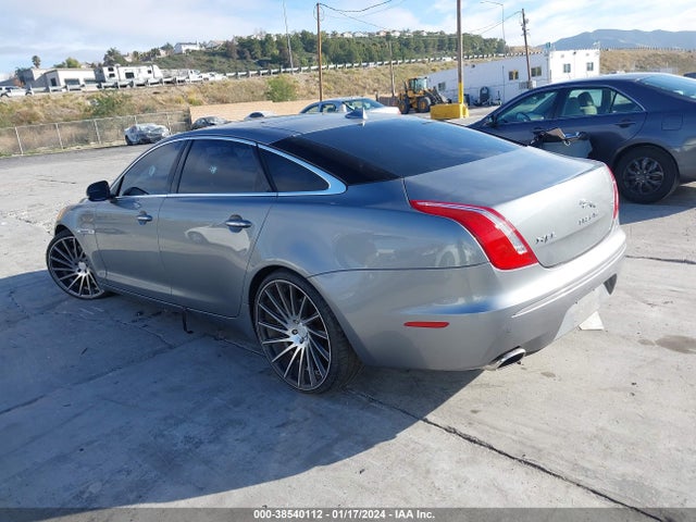 2013 JAGUAR XJ SAJWA2GB5DLV42386 Photo 2