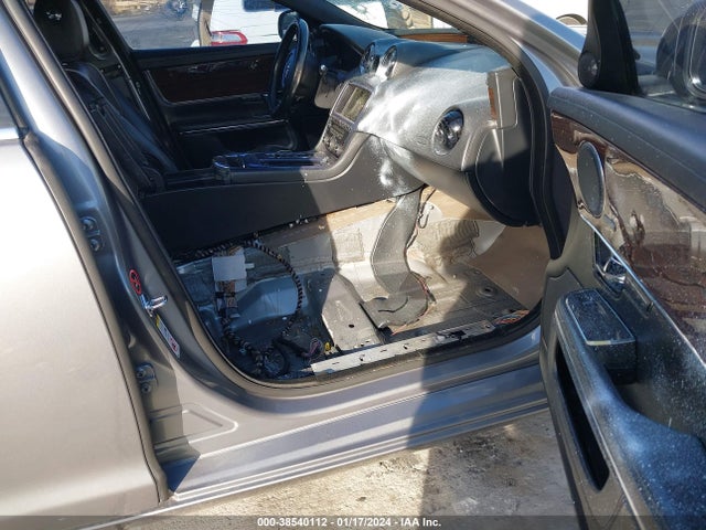 2013 JAGUAR XJ SAJWA2GB5DLV42386 Photo 4