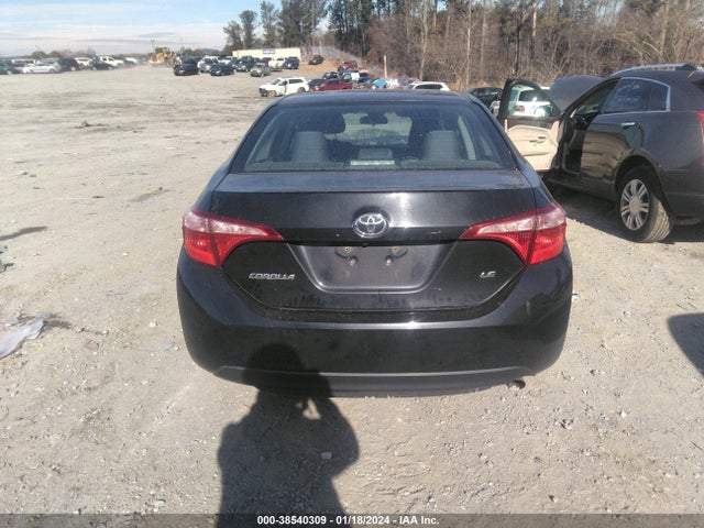 Toyota COROLLA LE 2018 5YFBURHE3JP756849 Image 17