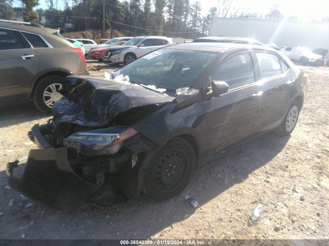 Toyota COROLLA LE 2018 5YFBURHE3JP756849 Image 2