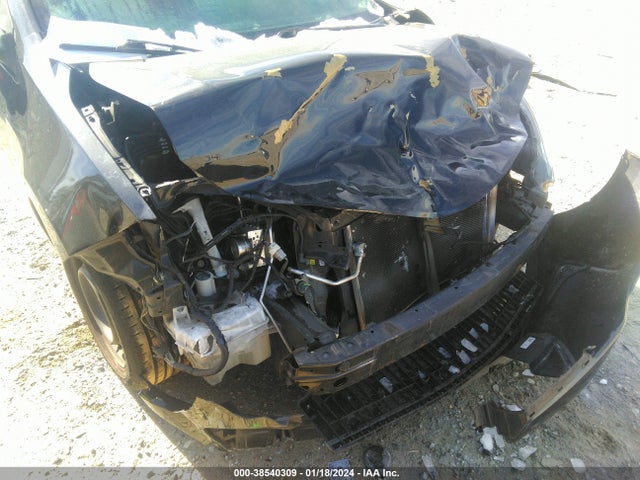 Toyota COROLLA LE 2018 5YFBURHE3JP756849 Image 6