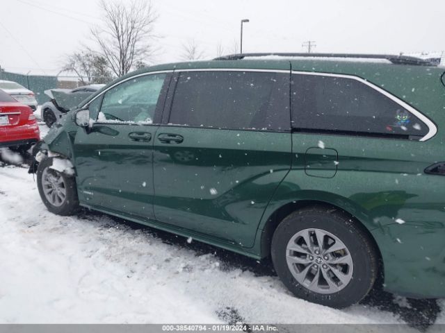 5TDKRKECXMS063414 Toyota SIENNA LE