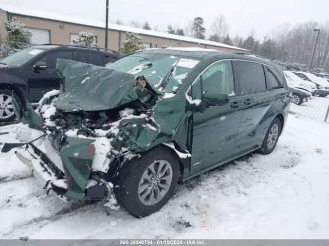 5TDKRKECXMS063414 Toyota SIENNA LE