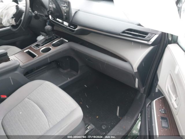 5TDKRKECXMS063414 Toyota SIENNA LE