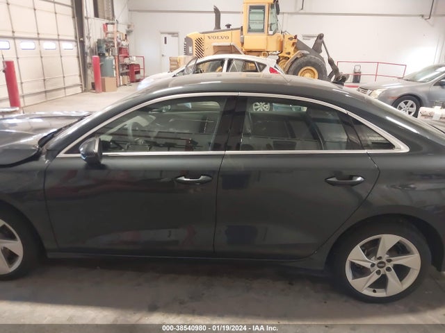 2024 AUDI A3 PREMIUM 40 TFSI FRONT-WHEEL DRIVE S TRONIC VIN: WAUAUDGY2RA042542