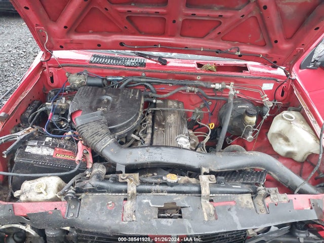 1996 NISSAN TRUCK XE VIN: 1N6SD11S8TC366663