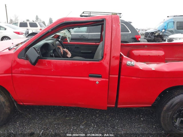1996 NISSAN TRUCK XE VIN: 1N6SD11S8TC366663