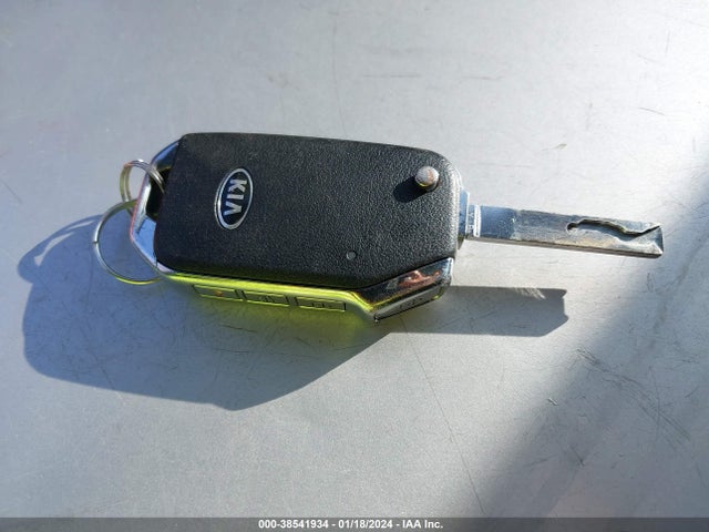 2019 KIA FORTE LXS VIN: 3KPF24AD2KE138842