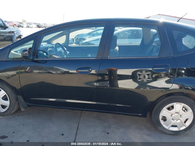 2012 HONDA FIT VIN: JHMGE8H33CC020189