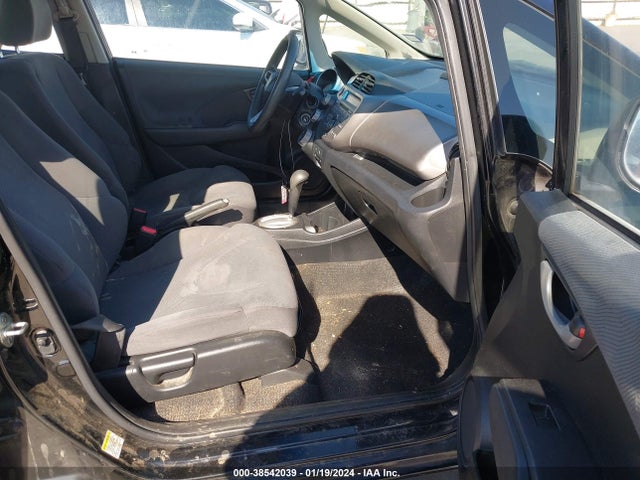 2012 HONDA FIT VIN: JHMGE8H33CC020189