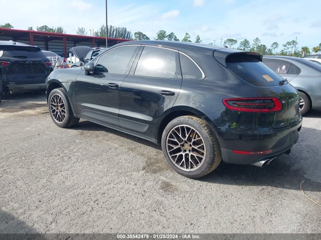 2018 PORSCHE MACAN WP1AA2A54JLB19174 Photo 2