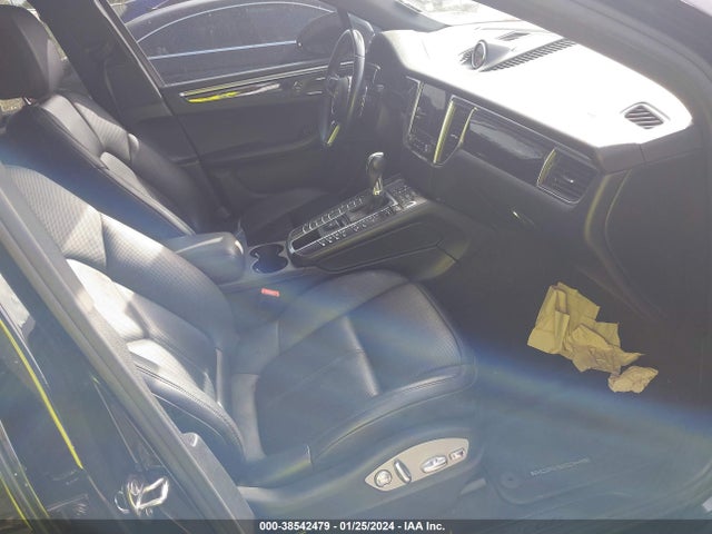 2018 PORSCHE MACAN WP1AA2A54JLB19174 Photo 4