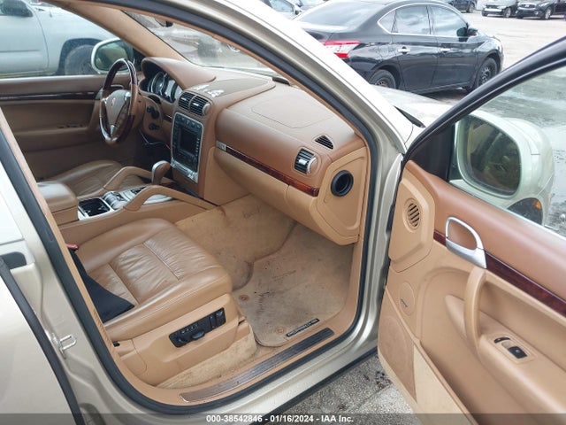 2005 PORSCHE CAYENNE WP1AC29P95LA92141 Photo 4