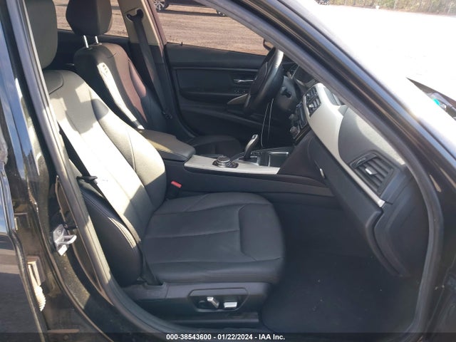 BMW 320i 2016 WBA8E1G59GNT35344 Image 5
