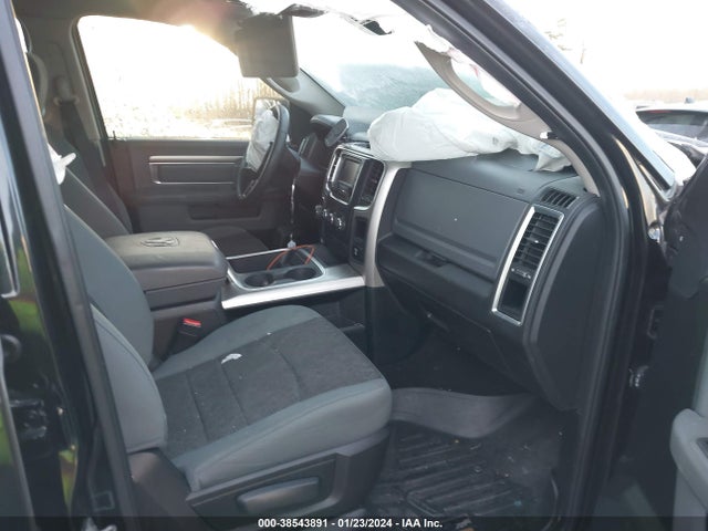 1C6RR7GG7HS704387 RAM 1500 Slt Quad Cab 4x4 6'4 Box