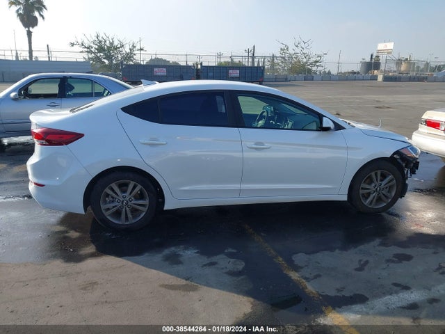 2018 HYUNDAI ELANTRA SEL VIN: 5NPD84LF9JH246051