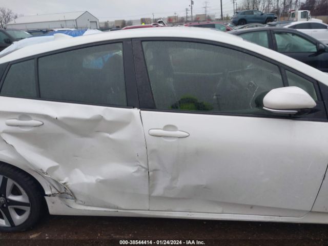 JTDKARFU4J3056009 Toyota Prius Three Touring