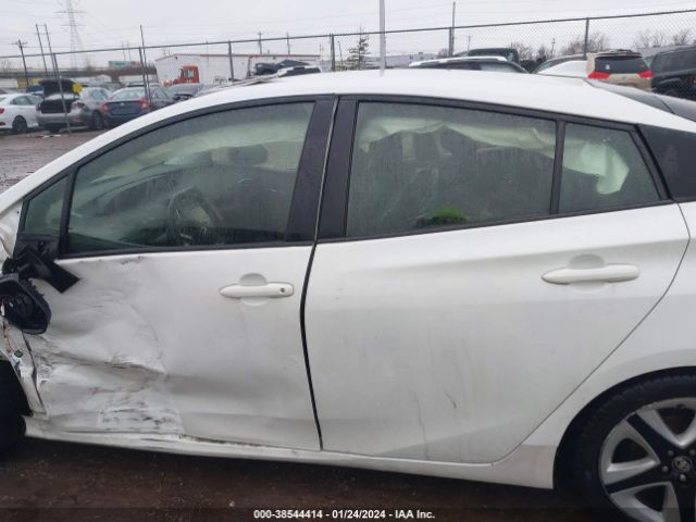JTDKARFU4J3056009 Toyota Prius Three Touring