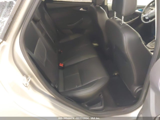 2015 FORD FOCUS SE VIN: 1FADP3F28FL228624