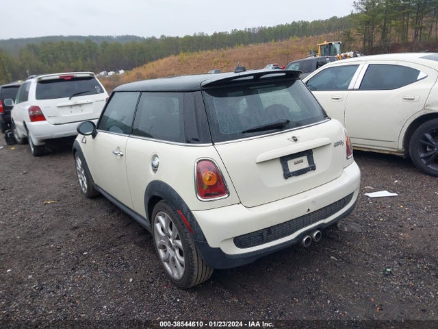 2008 MINI COOPER S WMWMF73598TV36940 Photo 2