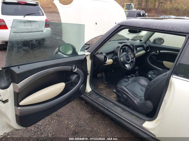 2008 MINI COOPER S WMWMF73598TV36940 Photo 4