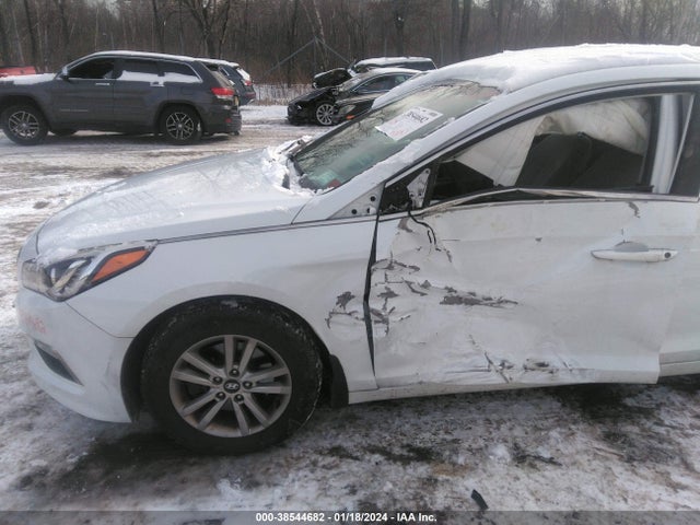 2015 HYUNDAI SONATA SE VIN: 5NPE24AF3FH158466
