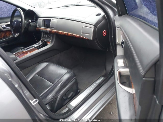 2010 JAGUAR XF SAJWA0GB6ALR76736 Photo 4
