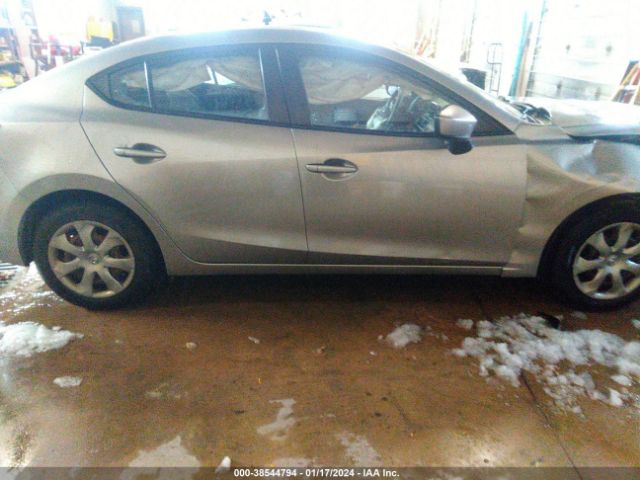 JM1BM1T75F1234858 Mazda Mazda3 I Sv