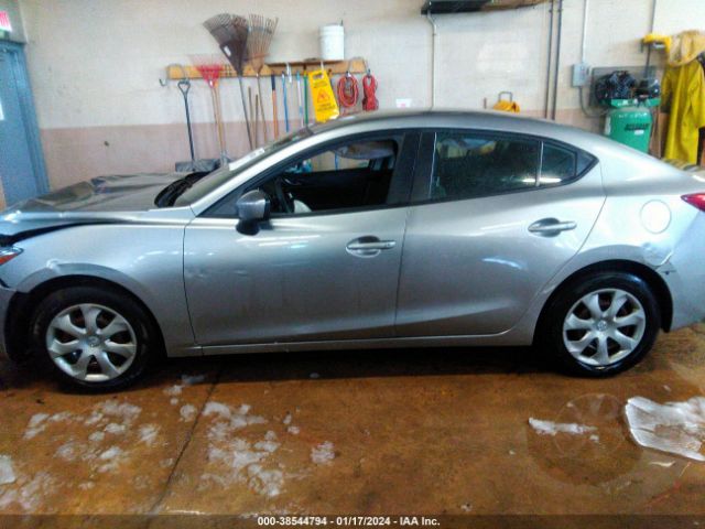 JM1BM1T75F1234858 Mazda Mazda3 I Sv