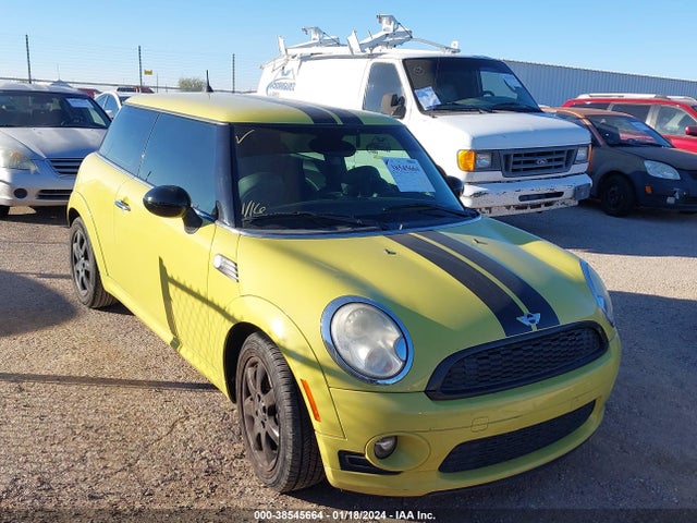 2010 MINI COOPER WMWMF3C57ATZ26255 Photo 0