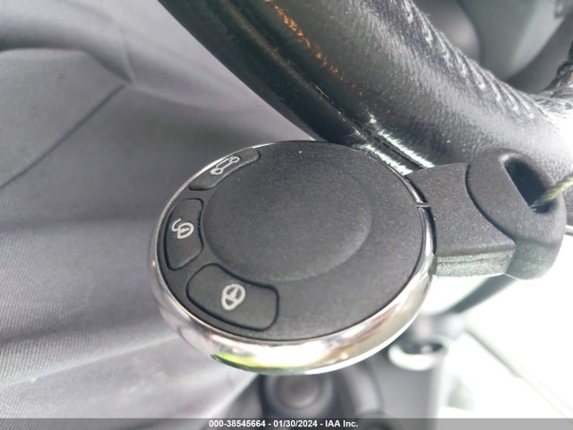 2010 MINI COOPER WMWMF3C57ATZ26255 Photo 10