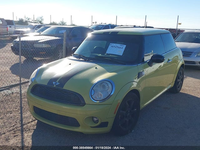2010 MINI COOPER WMWMF3C57ATZ26255 Photo 1