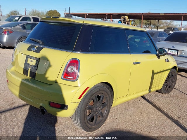 2010 MINI COOPER WMWMF3C57ATZ26255 Photo 3