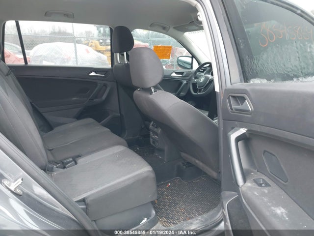 3VV0B7AX1KM099699 Volkswagen Tiguan 2.0t S