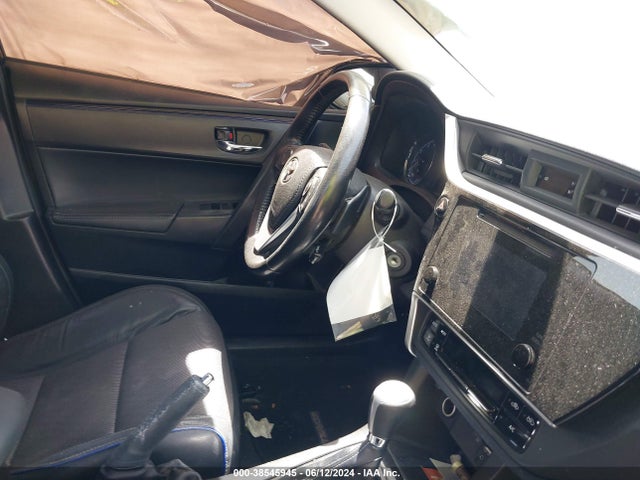 Toyota COROLLA SE 2018 5YFBURHE2JP849488 Image 17