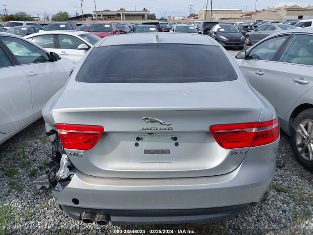 SAJAD4BN9HA968775 Jaguar Xe 20d Premium