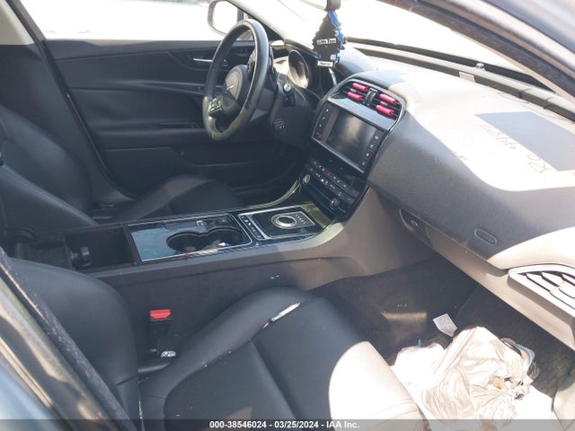2017 JAGUAR XE SAJAD4BN9HA968775 Photo 4