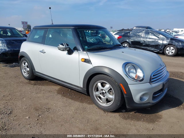 2011 MINI COOPER WMWSU3C56BTX95561 Photo 0