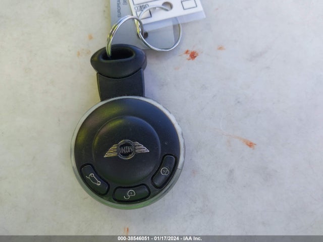 2011 MINI COOPER WMWSU3C56BTX95561 Photo 10