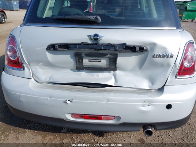 2011 MINI COOPER WMWSU3C56BTX95561 Photo 5