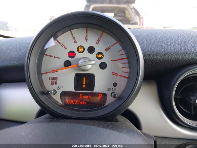 2011 MINI COOPER WMWSU3C56BTX95561 Photo 6
