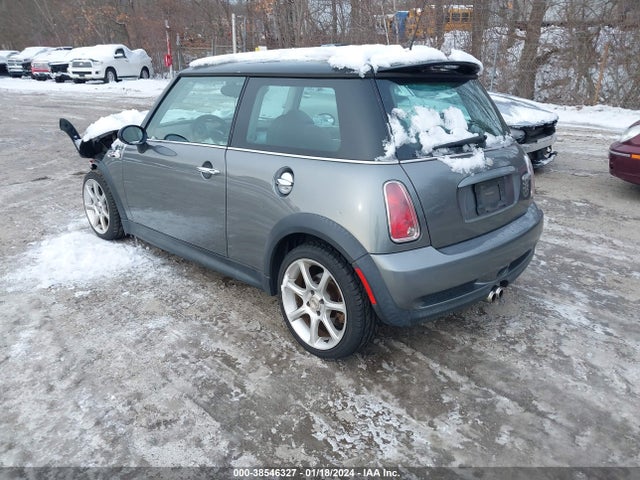 2006 MINI COOPER S WMWRE33516TL17923 Photo 2