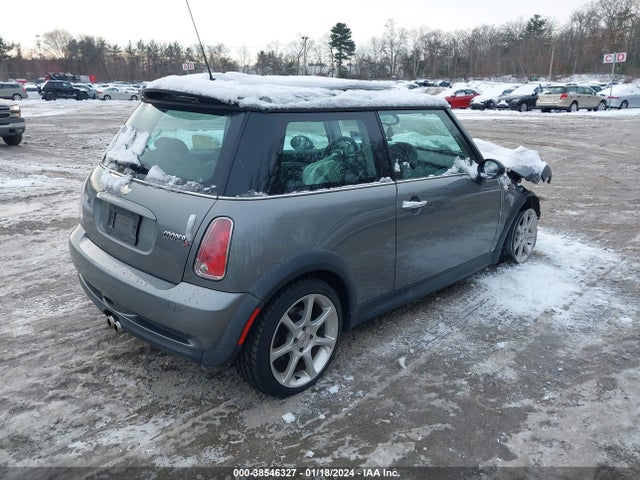 2006 MINI COOPER S WMWRE33516TL17923 Photo 3