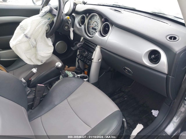 2006 MINI COOPER S WMWRE33516TL17923 Photo 4