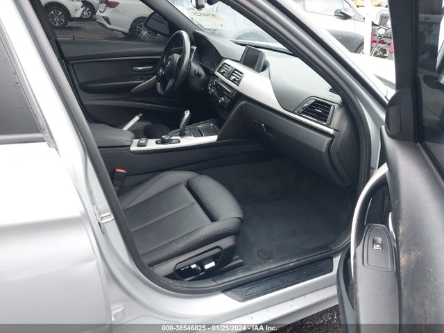 WBA8A3C53HK691577 BMW 320i Xdrive