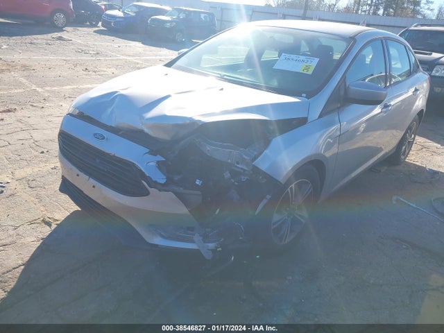 Ford FOCUS SE 2018 1FADP3FE8JL270505 Image 2