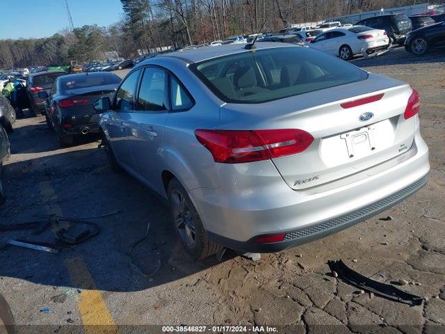 Ford FOCUS SE 2018 1FADP3FE8JL270505 Image 3