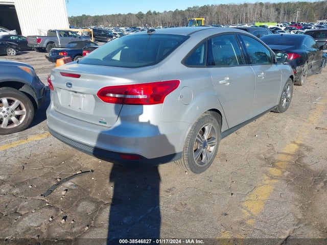 Ford FOCUS SE 2018 1FADP3FE8JL270505 Image 4