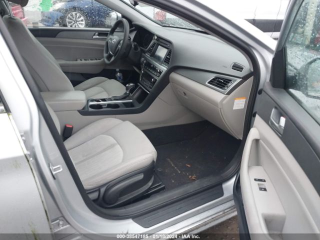 2017 HYUNDAI SONATA HYBRID KMHE24L1XHA057514 Photo 4